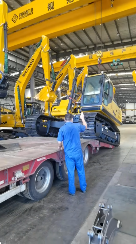 38‑Ton Excavator Loaded and Ready for Ov
