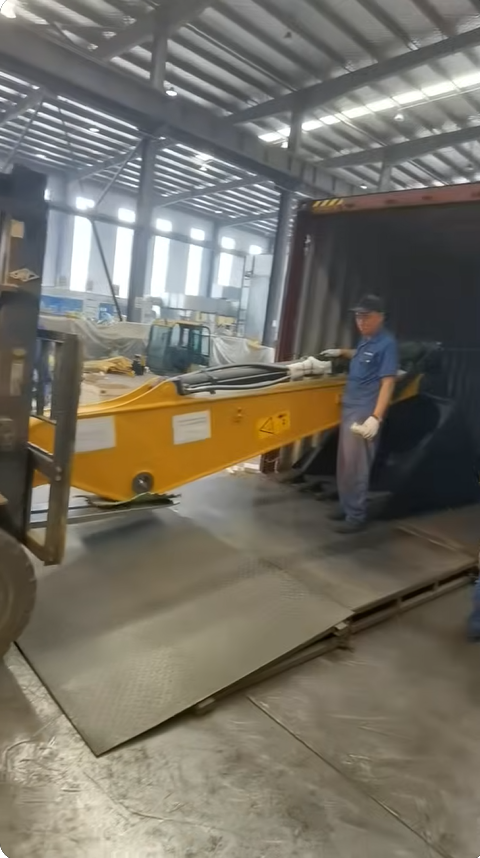 Container Loading of SHTIAN Excavators for Export