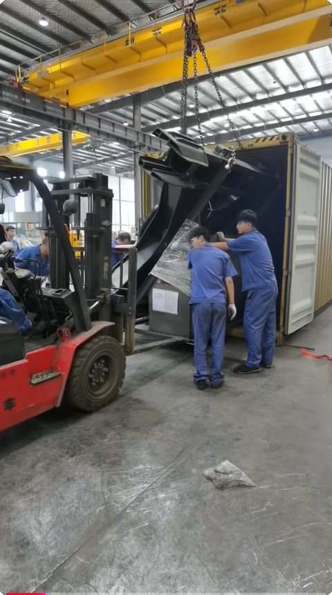 Smooth Loading of Excavator Slewing Bearing for Overseas Shipment